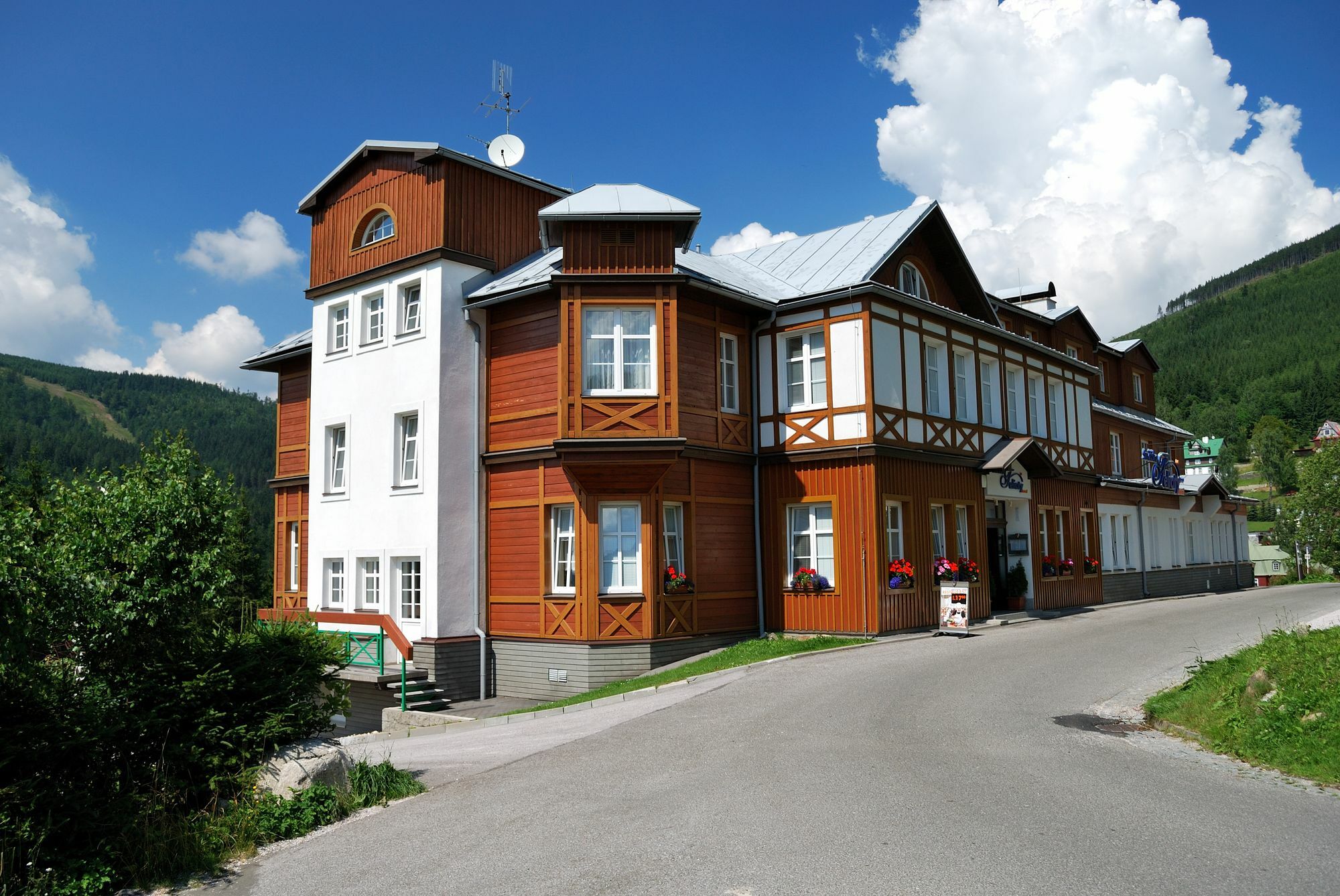 Hotel Snezka Spindleruv Mlyn Exterior photo